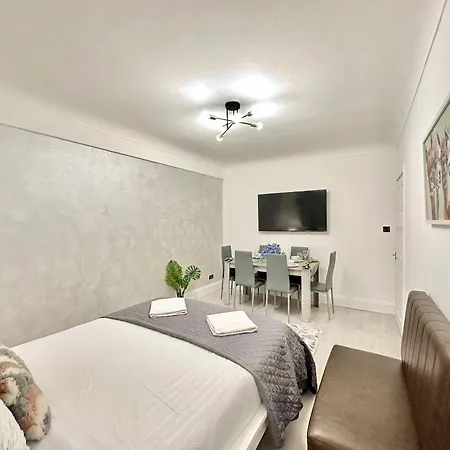 Beautiful Near Mayfair Apartment *