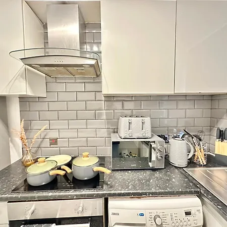 Beautiful Near Mayfair * London