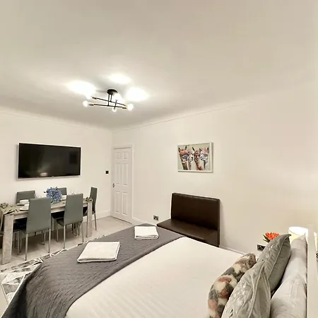 Beautiful Near Mayfair Apartment