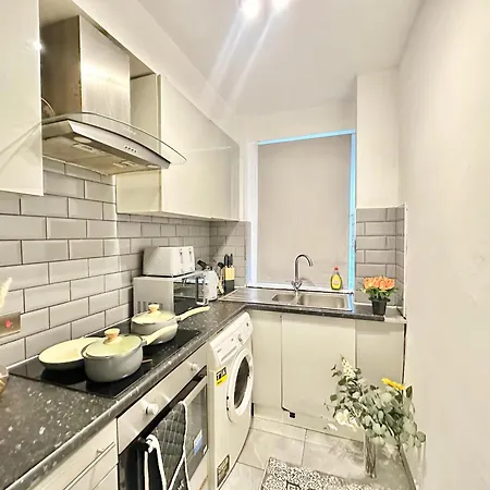 Beautiful Near Mayfair Apartment *