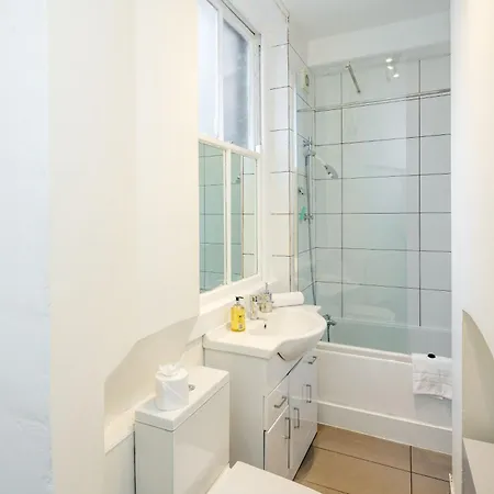3-bed Near Oxford Street * London