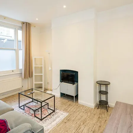 3-bed Near Oxford Street Apartment London