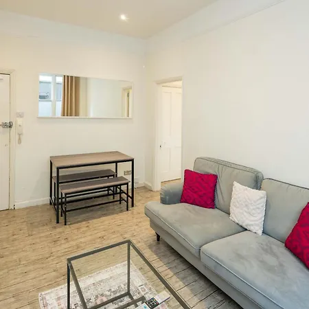 3-bed Near Oxford Street Apartment