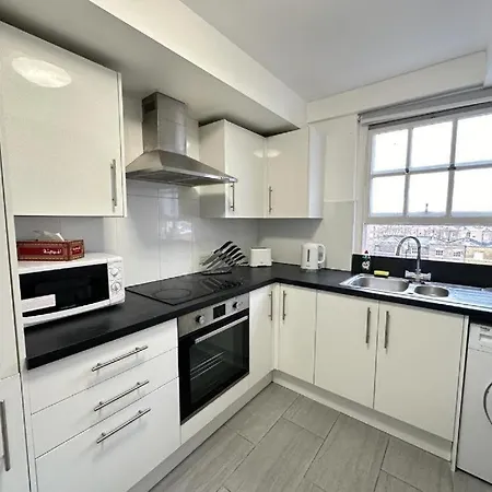 Cozzy Hyde Park On Edgware Road London