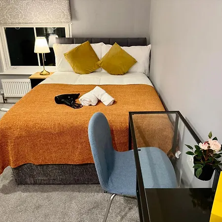 Modern En-suite By Finsbury Park Station 8 Mins To King's Cross By Tube לונדון