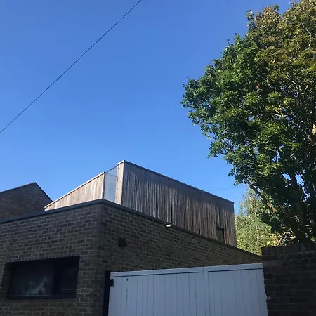 10 Garsington Mews Homestay