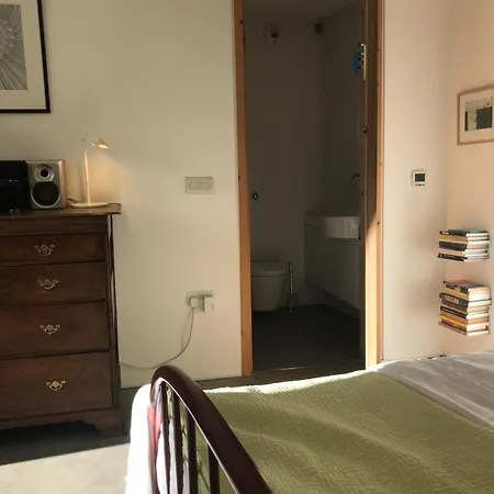10 Garsington Mews Homestay London