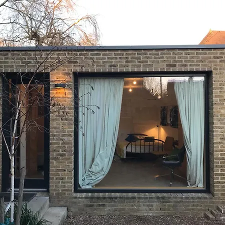 10 Garsington Mews Homestay