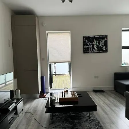 Modern Studio In The Heart Of Woolwich - 35 Minuets To Central Apartment *