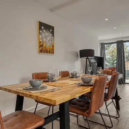 Apartment 3-bed, 2-bath Wembley With Free Parking