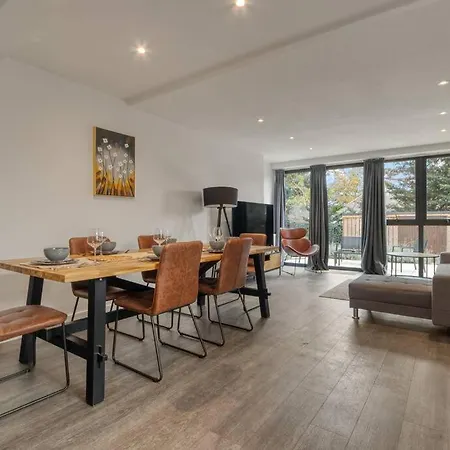 3-bed, 2-bath Wembley With Free Parking Apartment London