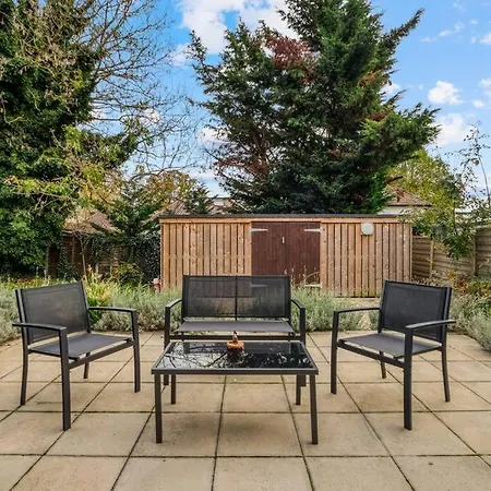 Apartment 3-bed, 2-bath Wembley With Free Parking