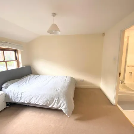 In Putney Homestay *