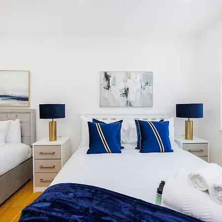 5 Bedroom Home, London, Games , Pool Table , Air Hockey Weekly & Monthly Offers With Free Parking Apartment