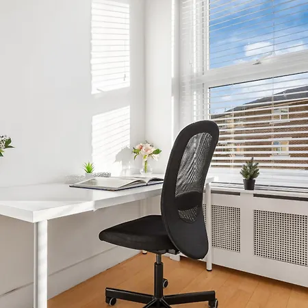 Apartment Luxury 4-bedroom Modern Flat In Steps From Station, Sleeps 9 In Style! *