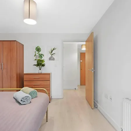 Cosy Modern1 Bed Apartment, By Excel London, Airport & O2 Apartment *