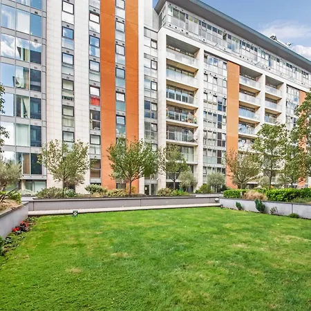 Cosy Modern1 Bed Apartment, By Excel London, Airport & O2 * London