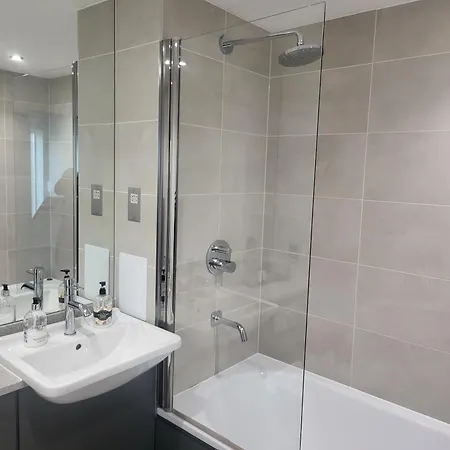 Kayz Lodge- Luxury Ensuite-private & Shared In A New House At The Olympic Village Overlooking Stratford Westfield And Tube Station *