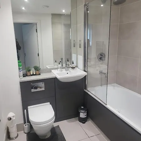 Chata Kayz Lodge- Luxury Ensuite-private & Shared In A New House At The Olympic Village Overlooking Stratford Westfield And Tube Station *