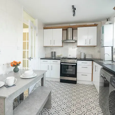 Millfield Park Serviced Hackney Apartment
