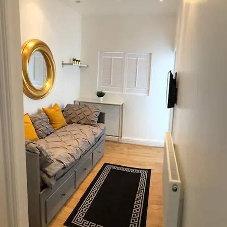 Cosy Heartfelt In A Edgware