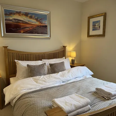 Two Bed Flat In Wimbledon London