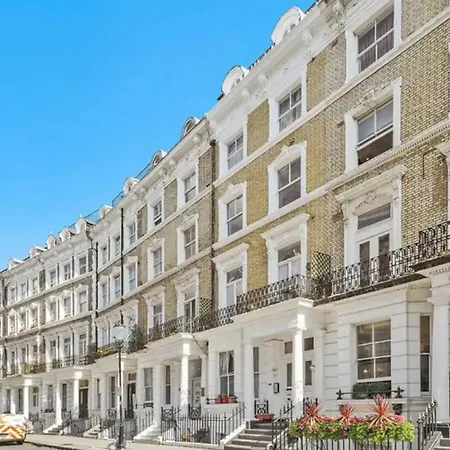 Kensington & Chelsea - Stylish In Apartment London