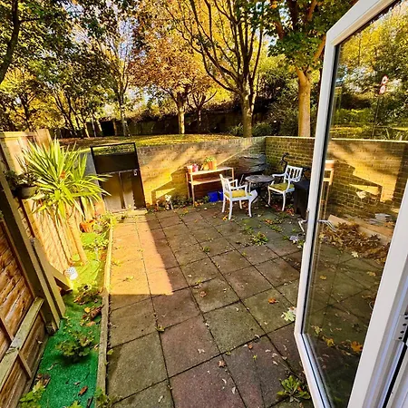 A Calm Near Battersea Reach Homestay *