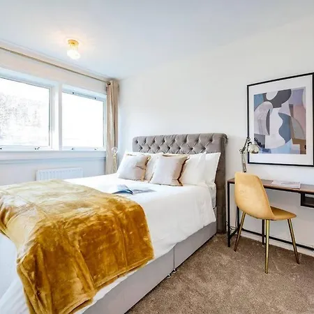 Beautiful 3-bed House-the Centre *