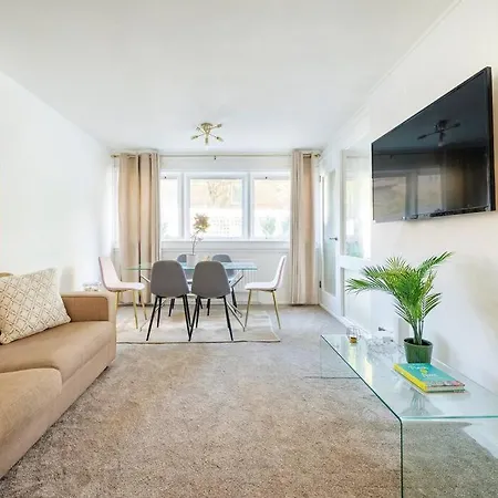 Beautiful 3-bed House-the Centre