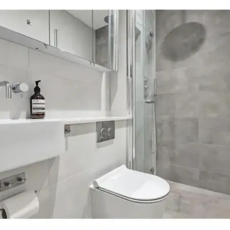 Richmond Maisonette 3 Bed, 2 Bath & Garden Terrace Apartment