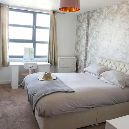 Apartment 3 Bed Flat With A View London