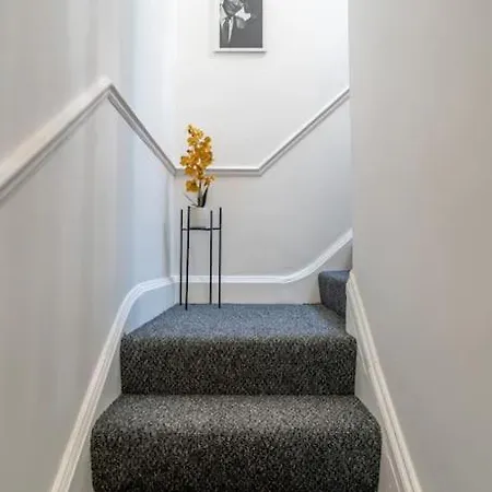 Beautiful Luxe 3 Bedroom With 4 Beds London