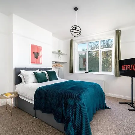Apartment Beautiful Luxe 3 Bedroom With 4 Beds London