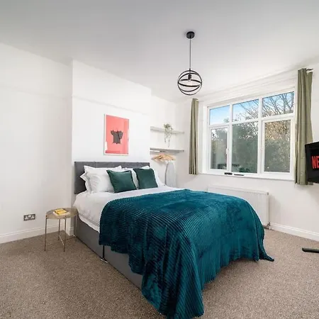 Apartment Beautiful Luxe 3 Bedroom With 4 Beds *