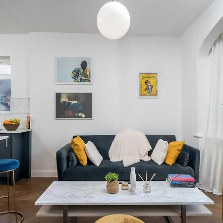 Apartment Beautiful Luxe 3 Bedroom With 4 Beds London