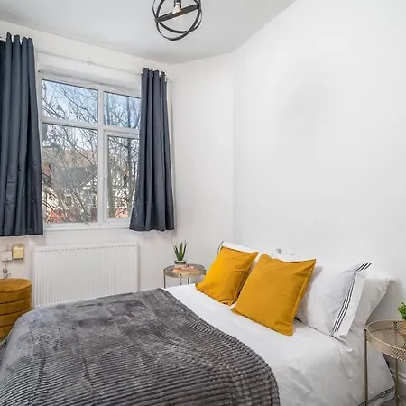 Apartment Beautiful Luxe 3 Bedroom With 4 Beds