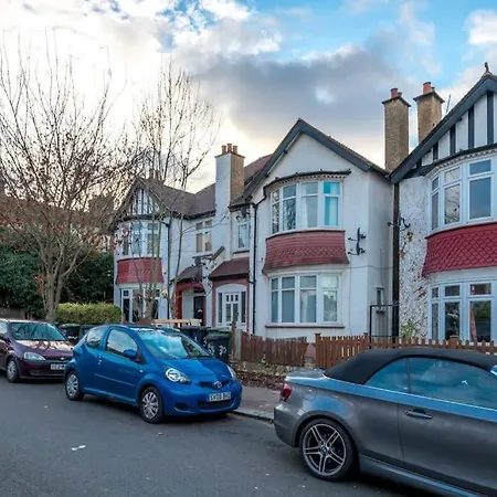 Apartment Beautiful Luxe 3 Bedroom With 4 Beds London