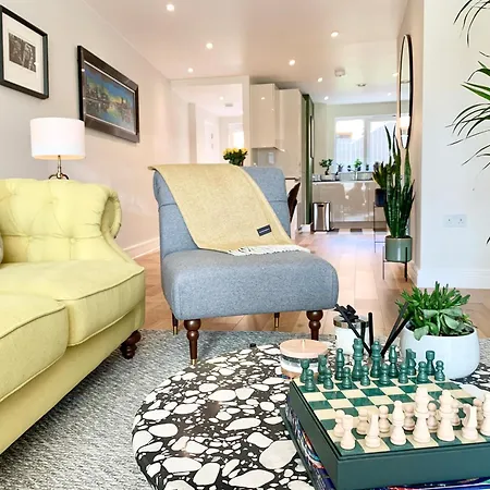 Modern Bedroom With Private Bathroom And Shared Kitchen & Lounge In Our * London