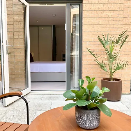 Modern Bedroom With Private Bathroom And Shared Kitchen & Lounge In Our
