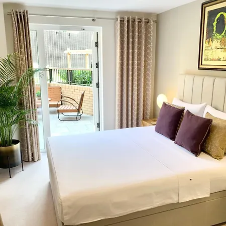 Modern Bedroom With Private Bathroom And Shared Kitchen & Lounge In Our * London
