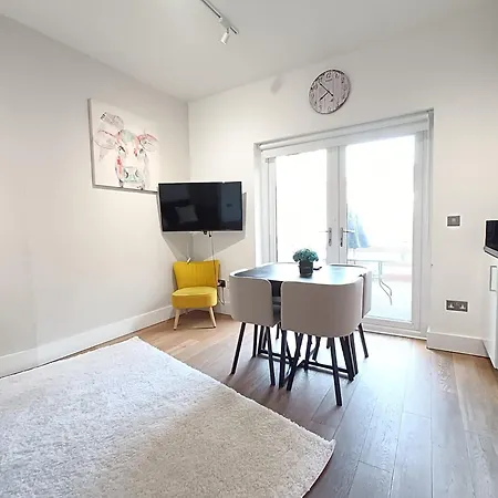 Apartment Roof Terrace 2bed Camden Free Wifi *