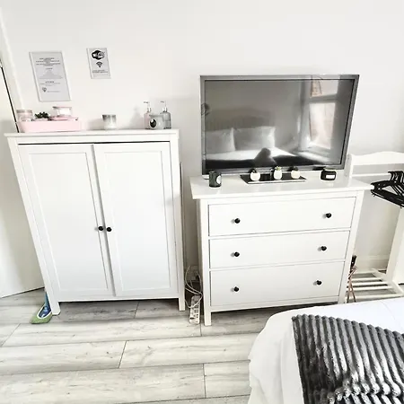 Apartment Next Westfield Mall London