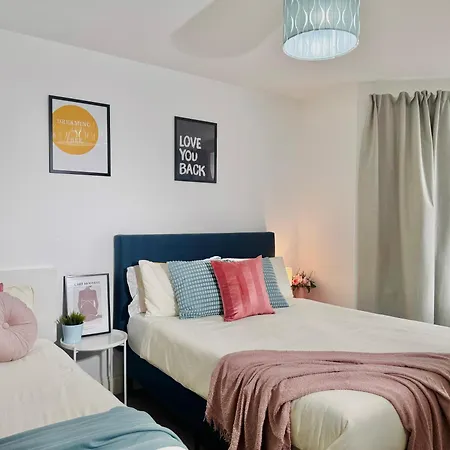Cosy 1-bed Flat 30min To & Parking *
