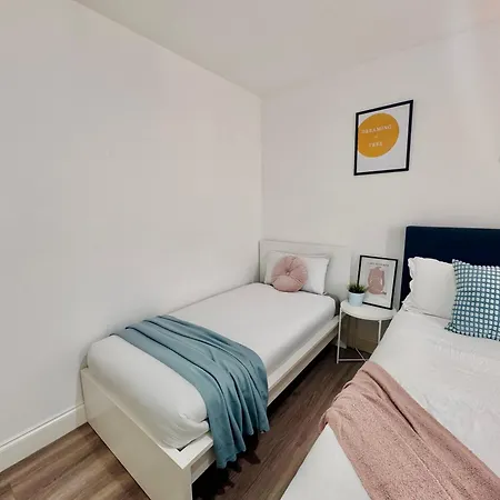 Cosy 1-bed Flat 30min To & Parking Apartment