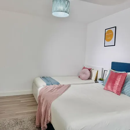 Apartment Cosy 1-bed Flat 30min To & Parking *