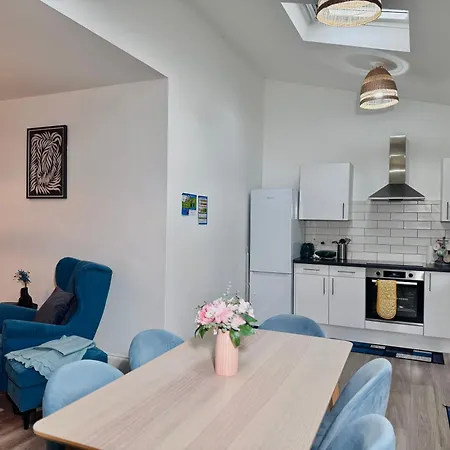 Cosy 1-bed Flat 30min To & Parking Apartment *