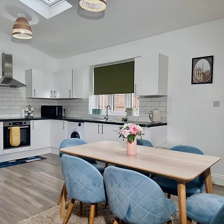 Apartment Cosy 1-bed Flat 30min To & Parking *