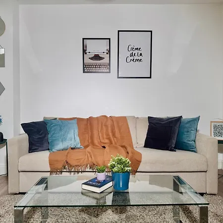 Apartment Cosy 1-bed Flat 30min To & Parking *