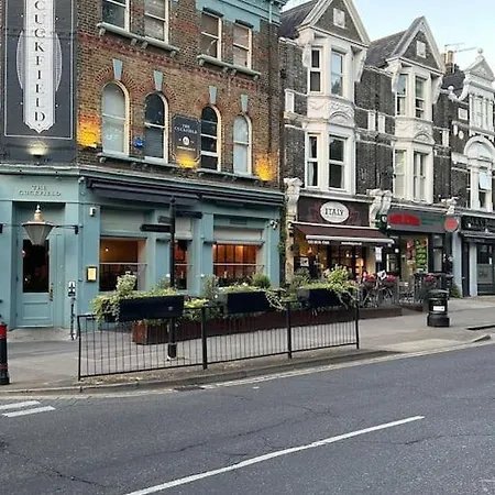 Idyllic Stylish With Fast Speed Broadband & Free Parking
